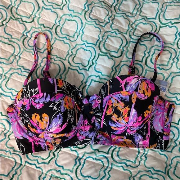 Adorable NWT bikini top size medium - Picture 2 of 7